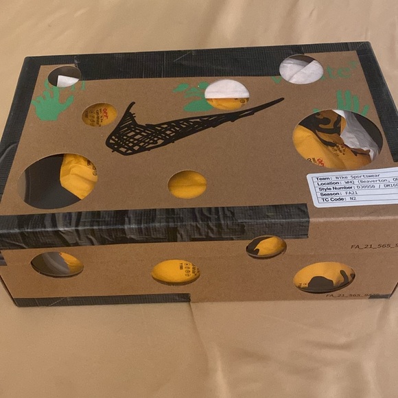 Like New Off White x Dunk Low Sz: 7.5 - Picture 9 of 10